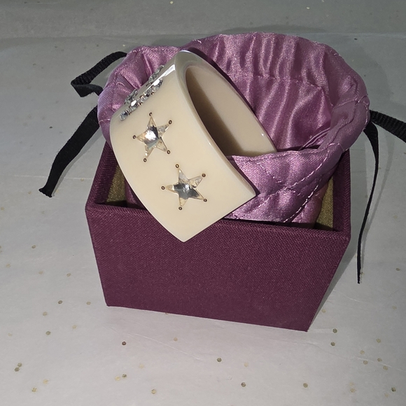 Authentic!! GUCCI "DEADSTOCK" IVORY Cuff Bracelet with Silver Rhinestones - Picture 4 of 16
